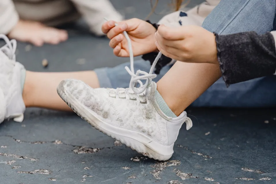 A Thorough Guide to Clean White Shoelaces